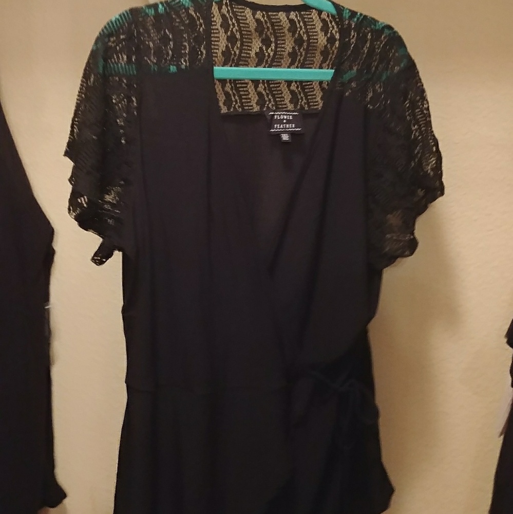Black short sleeve low cut blouse 3x
